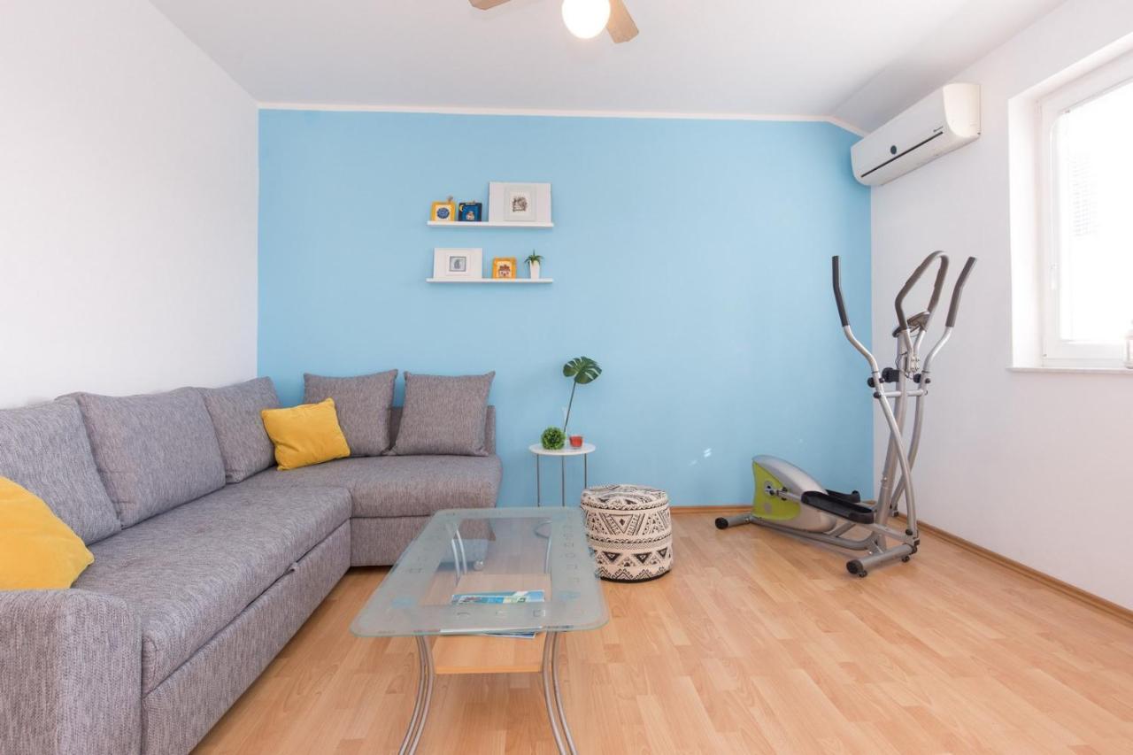 Mirjana * Location And Close To