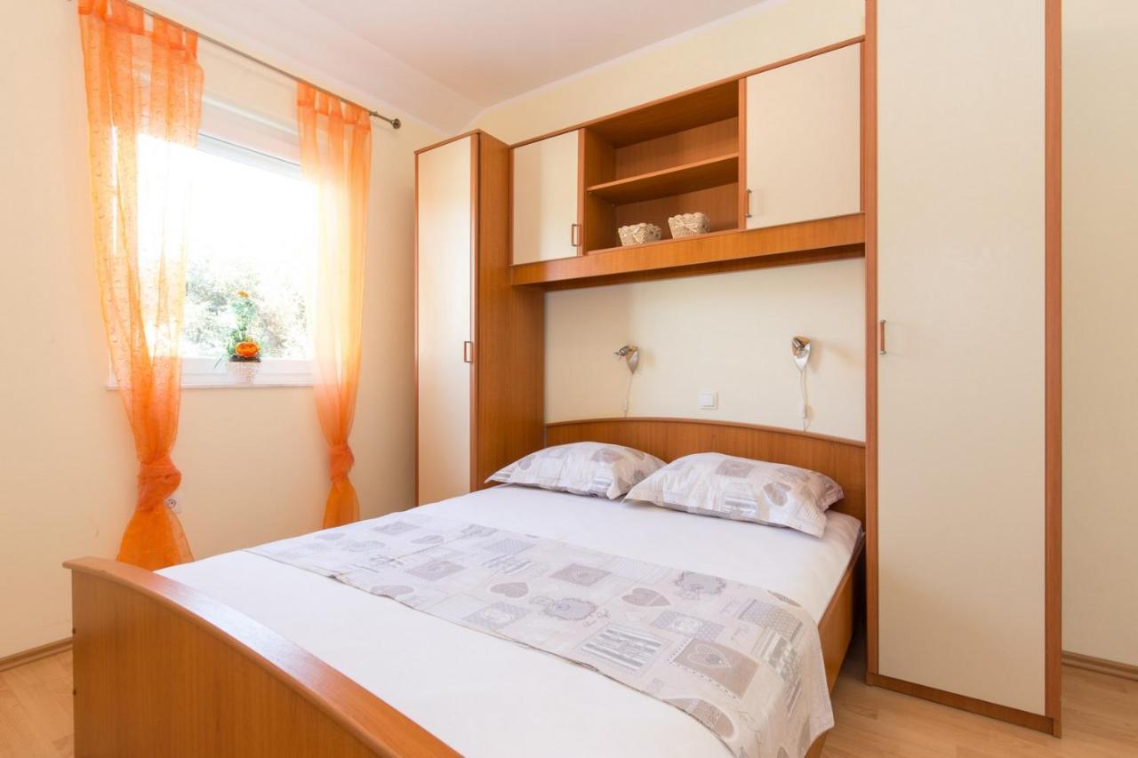 Mirjana * Location And Close To * Punat