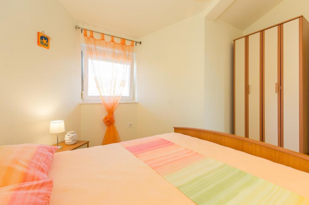 Mirjana * Location And Close To Apartment *