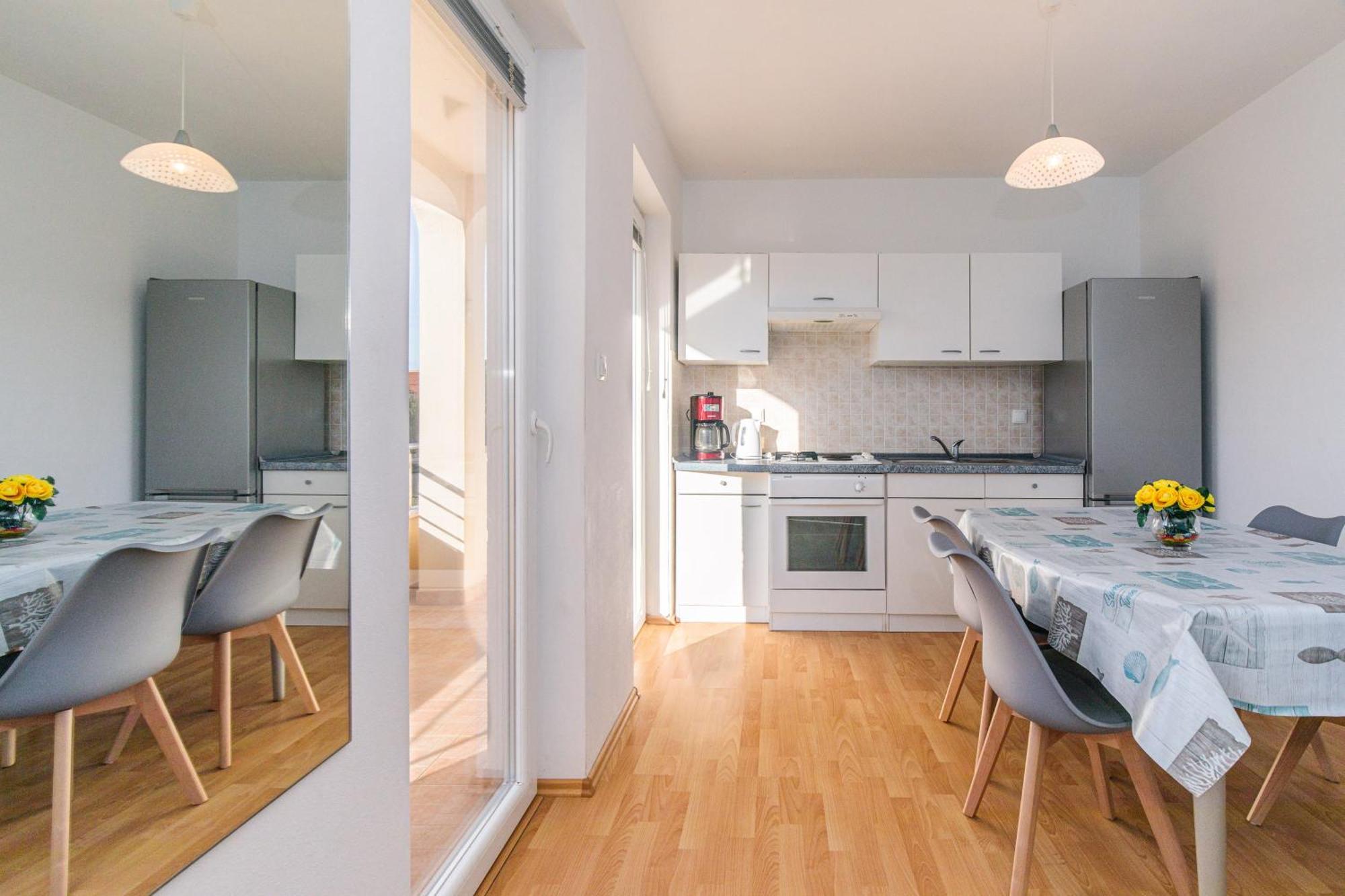 Mirjana * Location And Close To Apartment